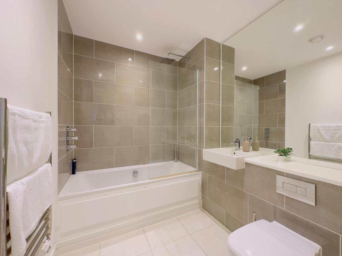 Luxurious Comfy Penthouse - Steps To East Croydon Train Station - Views Appartement Buitenkant foto