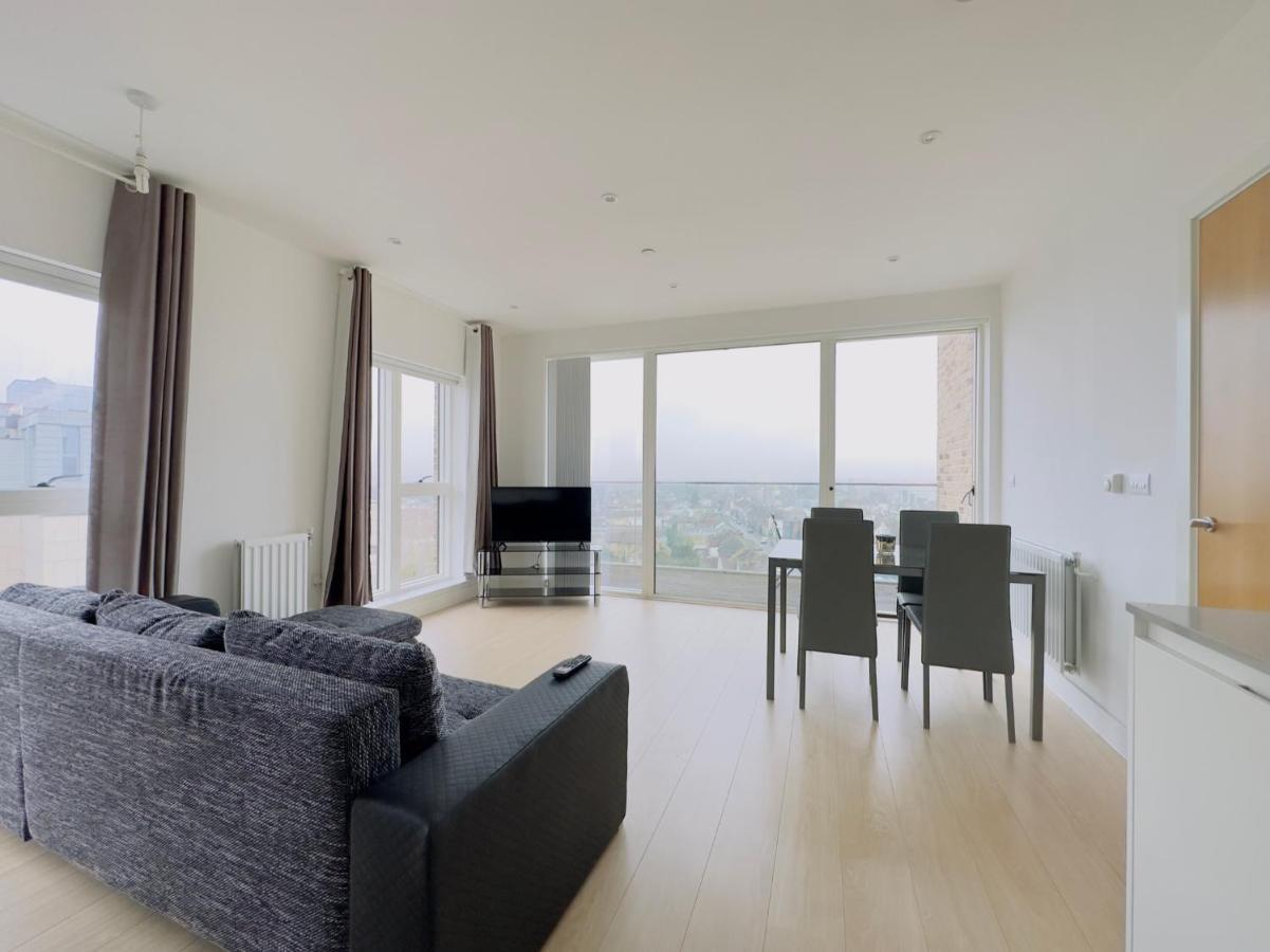 Luxurious Comfy Penthouse - Steps To East Croydon Train Station - Views Appartement Buitenkant foto