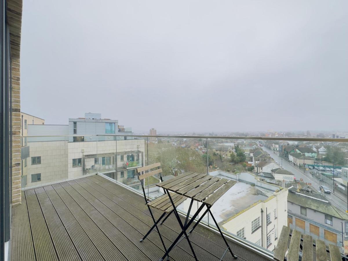 Luxurious Comfy Penthouse - Steps To East Croydon Train Station - Views Appartement Buitenkant foto