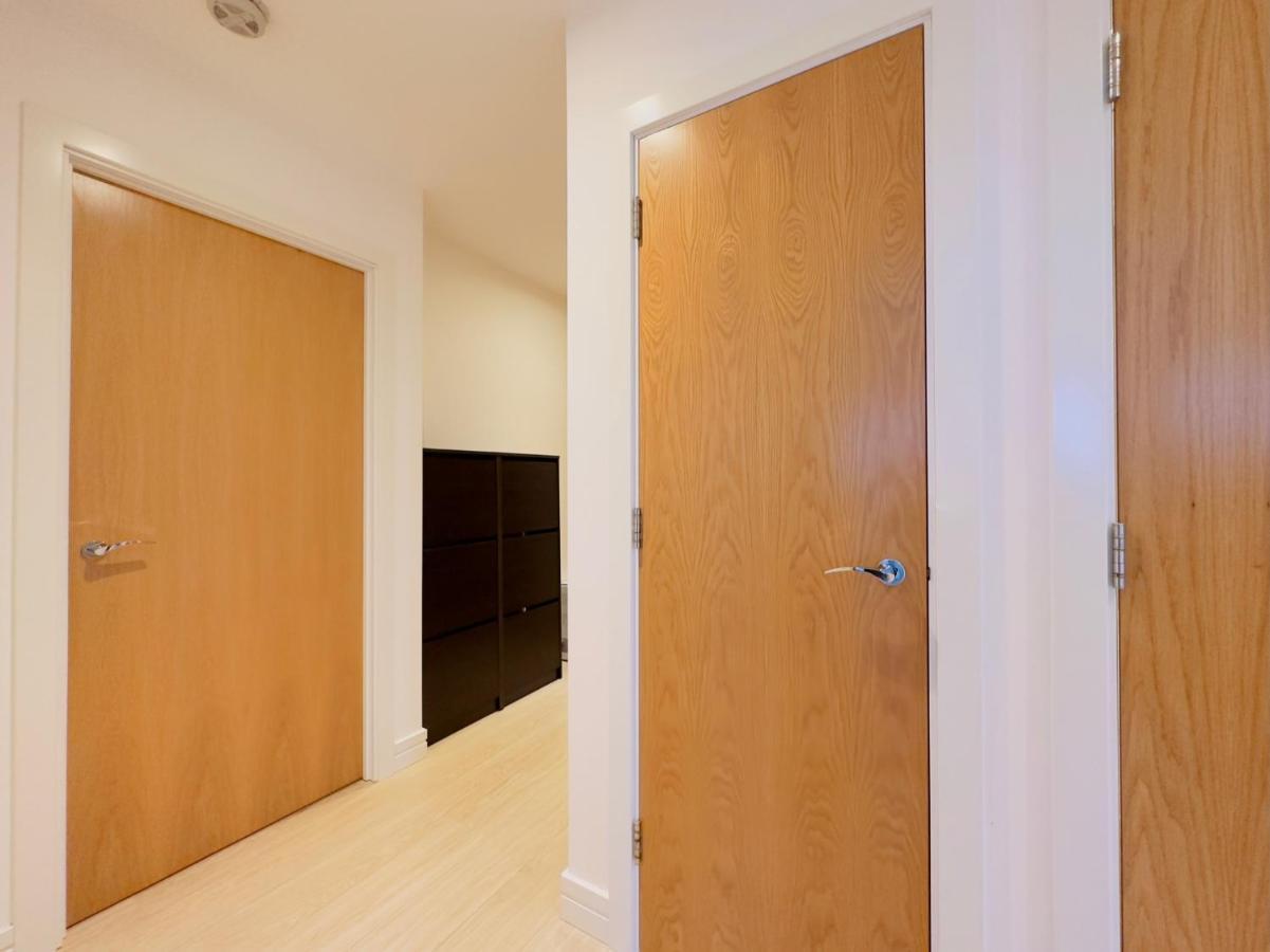 Luxurious Comfy Penthouse - Steps To East Croydon Train Station - Views Appartement Buitenkant foto